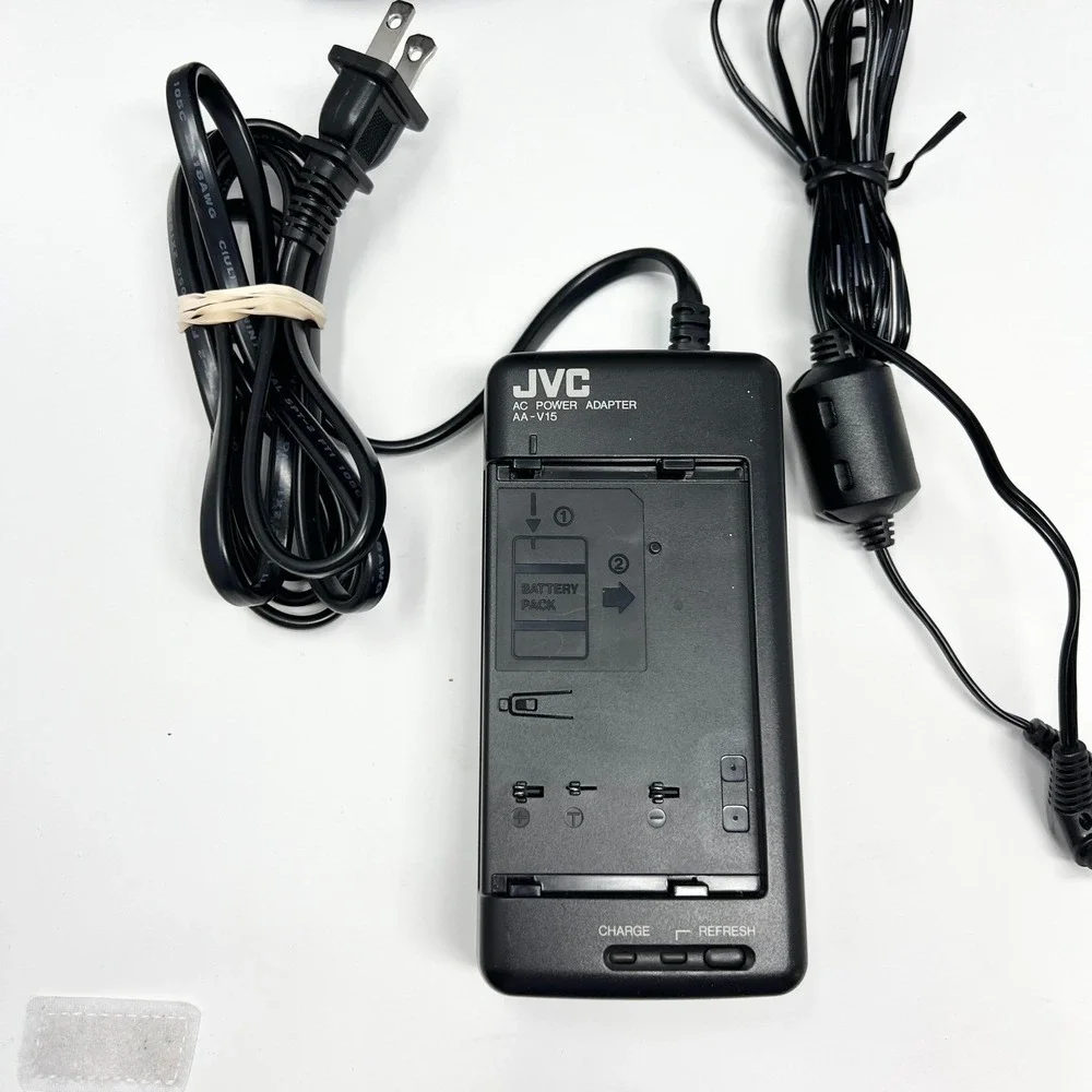 JVC Compact VHS Camcorder GR-AX841 Silver 50x Digital Zoom Case Logic Bag TESTED